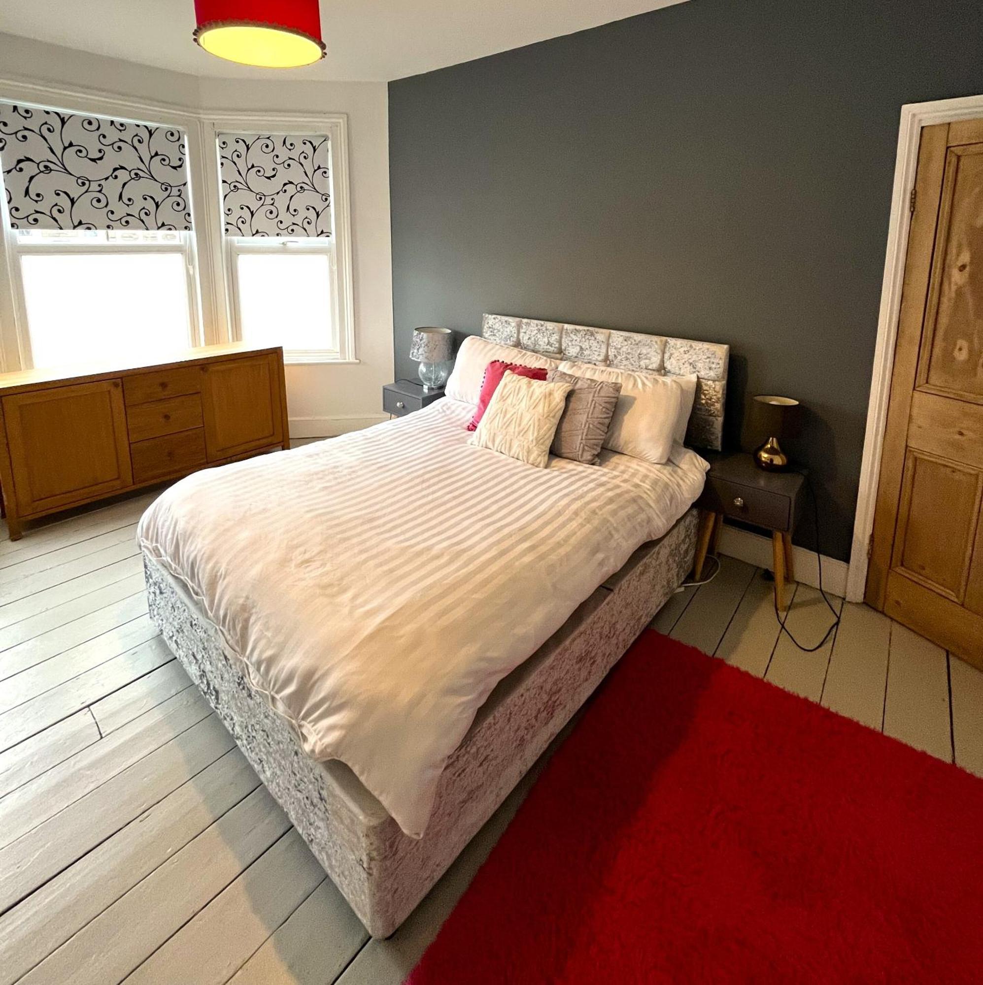 Charming Cottage Retreat With Garden - Sleeps 12 Bristol Exteriör bild